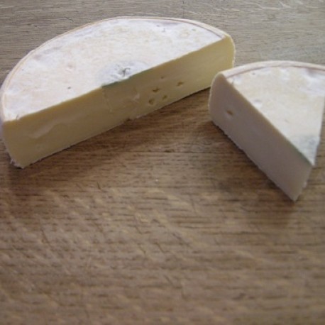 Reblochon de Savoie AOC.Fermier