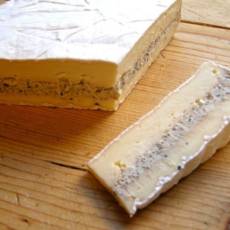 Brie with pepper and cognac